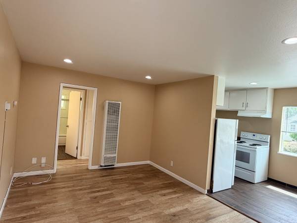 Listing photo 1 of 5