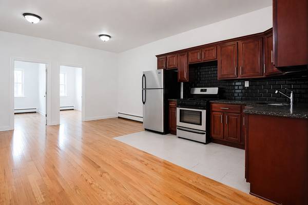 Listing photo 1 of 5