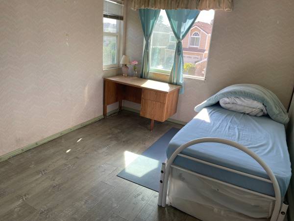 Listing photo 1 of 3