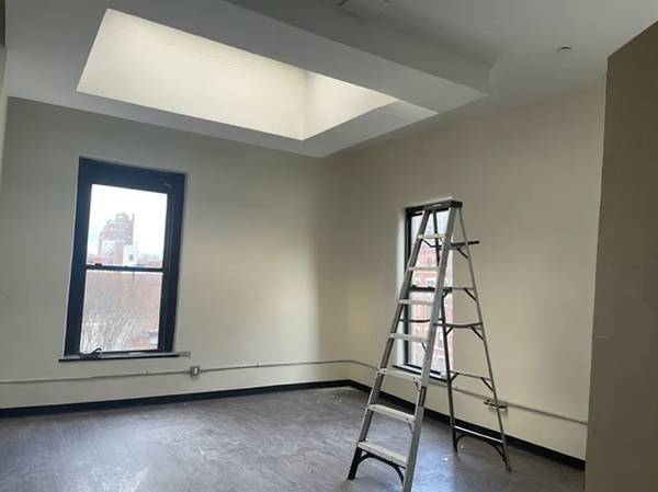 Listing photo 1 of 5