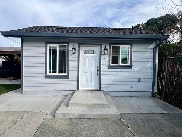 Listing photo 1 of 4