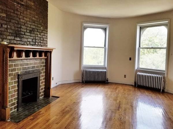 Listing photo 1 of 5