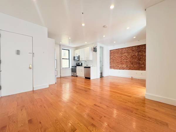 Listing photo 1 of 5