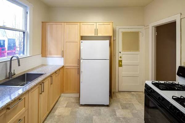 Listing photo 1 of 5