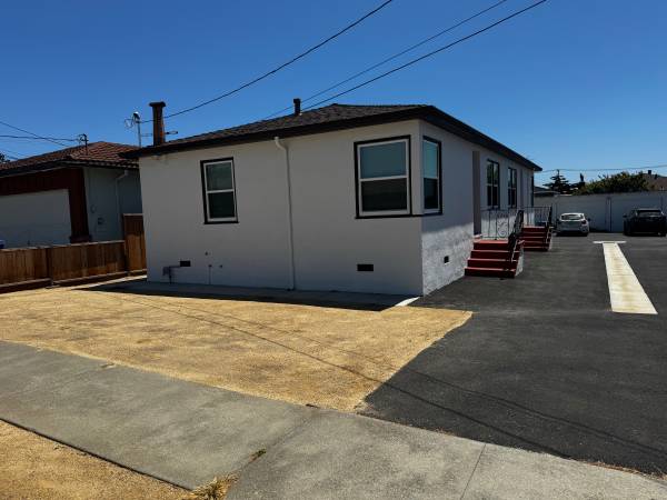 Listing photo 1 of 5