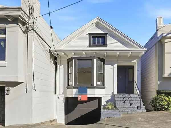 Listing photo 1 of 4