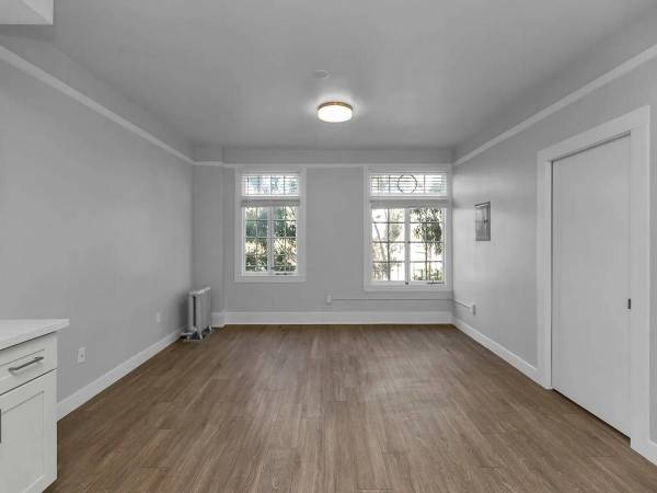 Listing photo 1 of 5