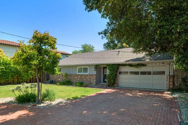 Listing photo 1 of 5