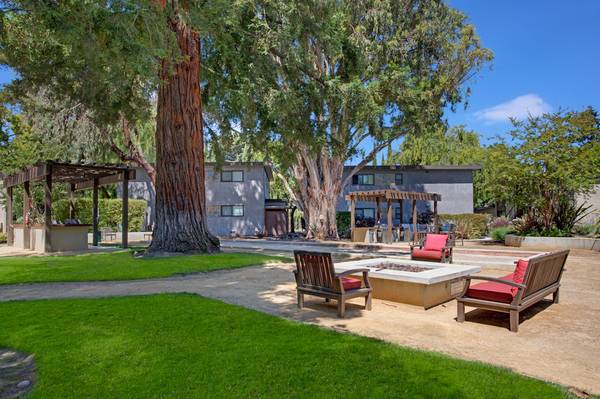 Listing photo 1 of 5