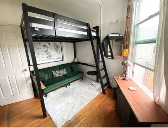 Listing photo 1 of 5