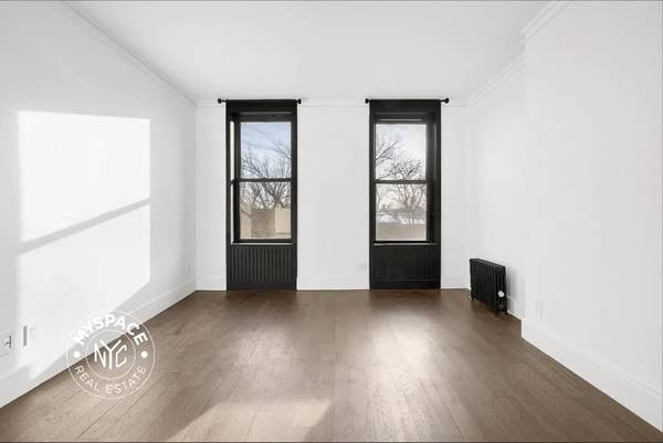 Listing photo 1 of 5