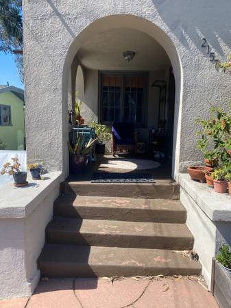 Listing photo 1 of 5