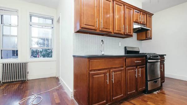 Listing photo 1 of 5