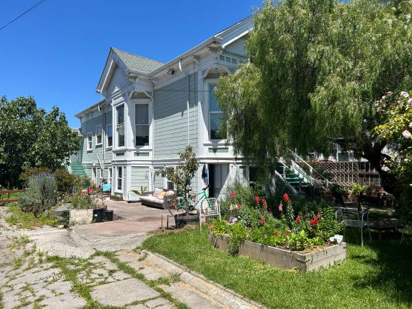 Listing photo 1 of 5