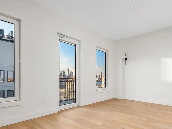 Listing photo 1 of 5