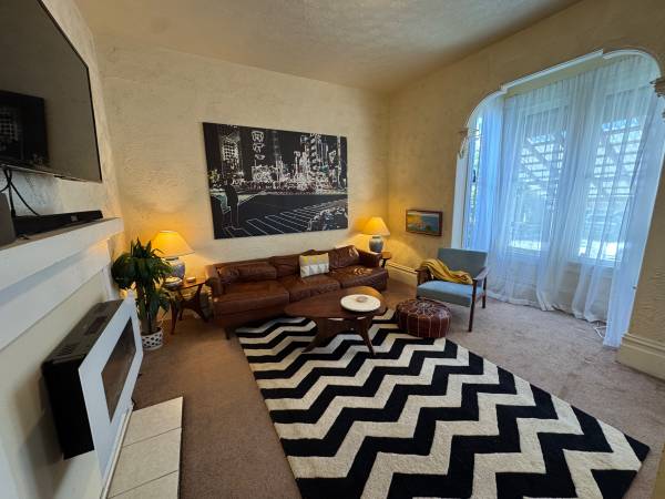 Listing photo 1 of 5