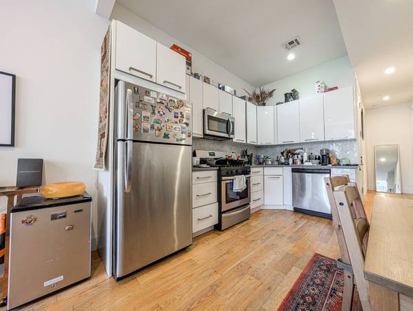 Listing photo 1 of 3