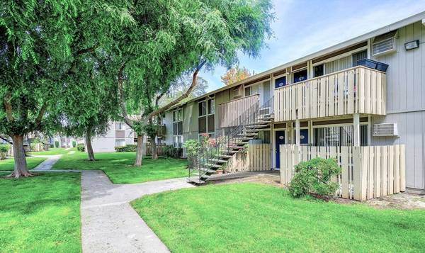 Listing photo 1 of 5