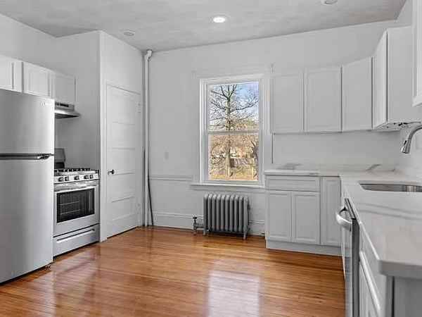Listing photo 1 of 4