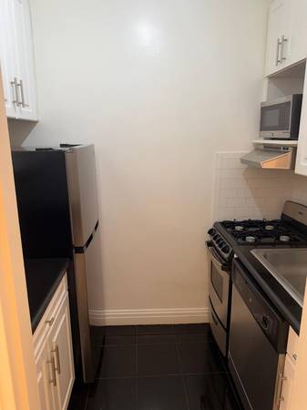 Listing photo 1 of 5