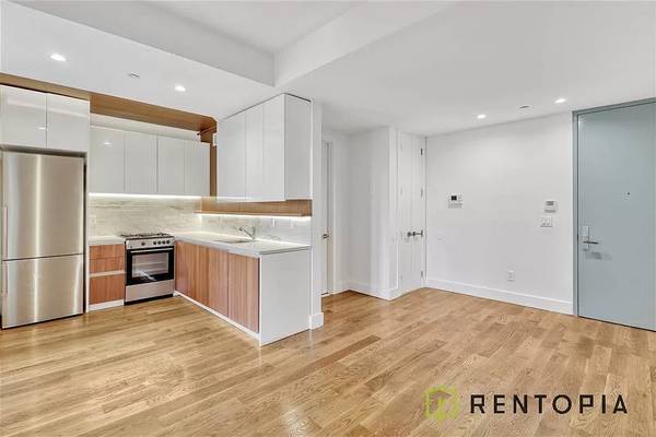 Listing photo 1 of 8