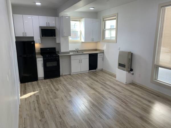 Listing photo 1 of 5