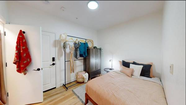 Listing photo 1 of 5