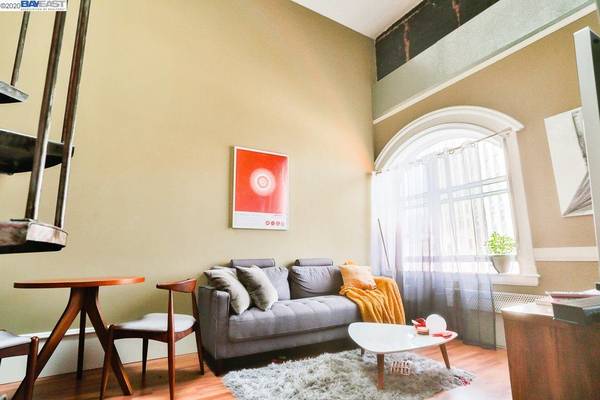 Listing photo 1 of 5