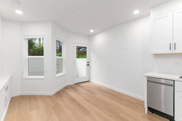 Listing photo 1 of 5