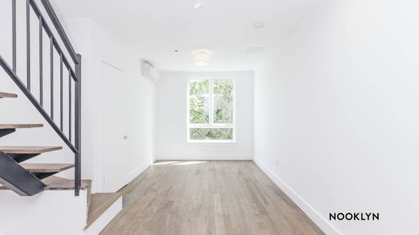 Listing photo 1 of 5