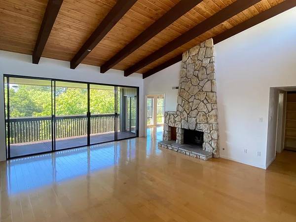 Listing photo 1 of 4