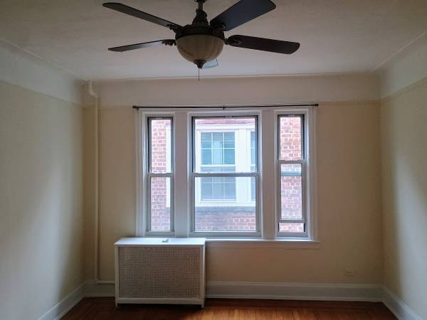 Listing photo 1 of 3