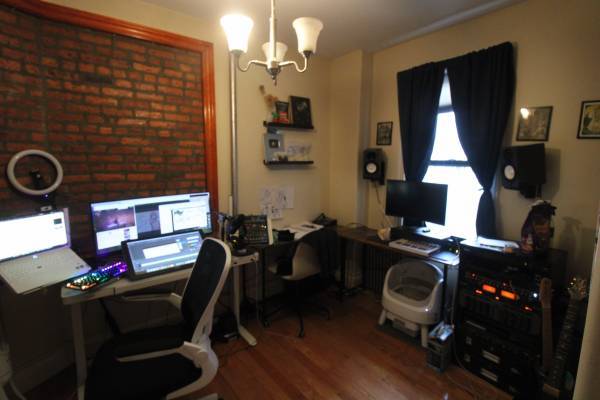 Listing photo 1 of 3