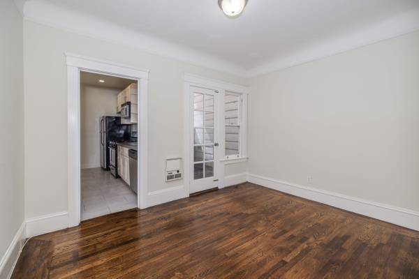 Listing photo 1 of 5