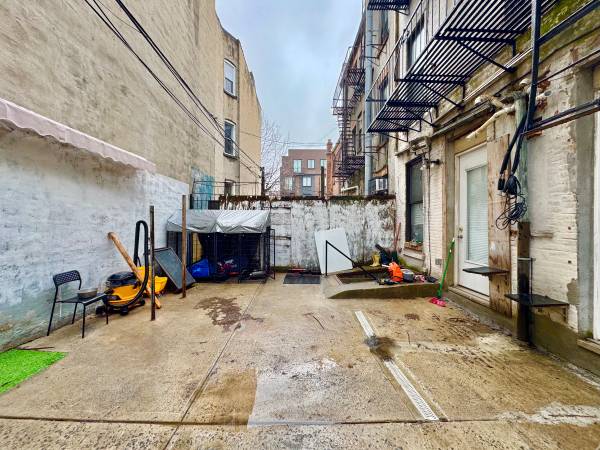 Listing photo 1 of 5