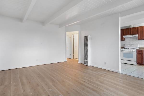 Listing photo 1 of 5