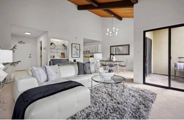 Listing photo 1 of 2