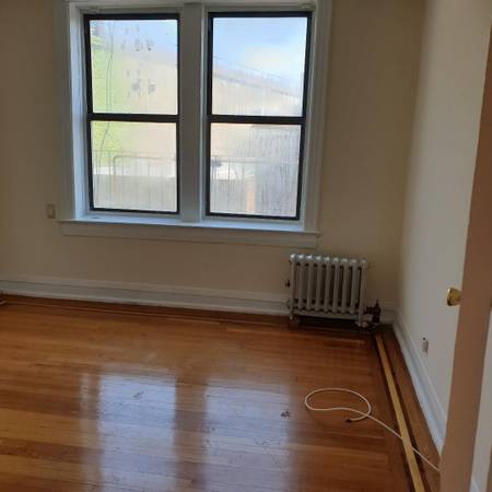 Listing photo 1 of 2