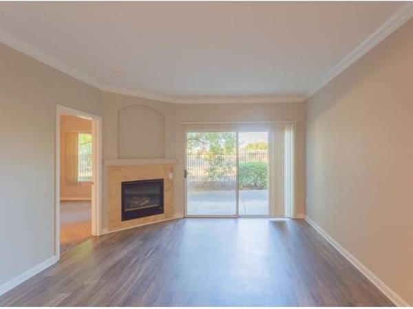 Listing photo 1 of 4