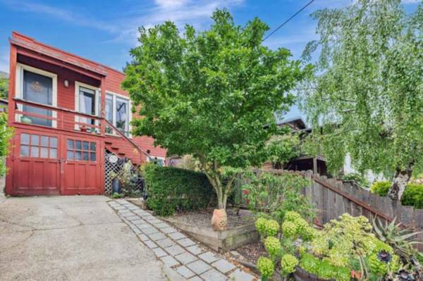 Listing photo 1 of 5