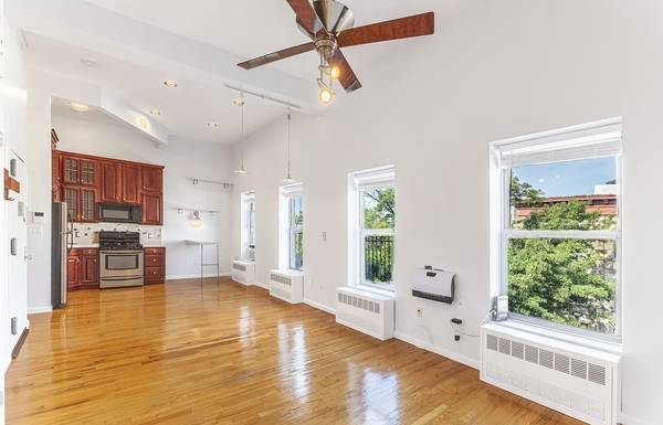 Listing photo 1 of 5