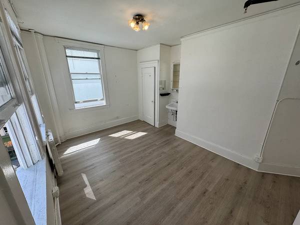 Listing photo 1 of 5