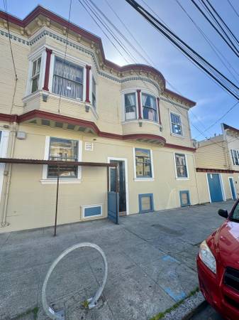 Listing photo 1 of 5