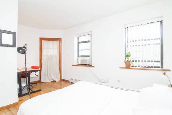 Listing photo 1 of 4