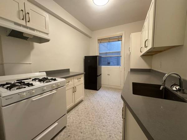 Listing photo 1 of 5