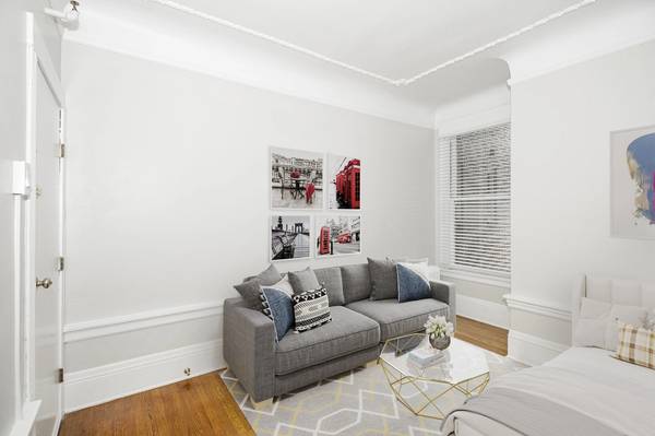 Listing photo 1 of 4