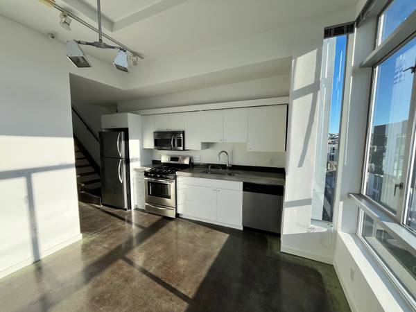 Listing photo 1 of 5