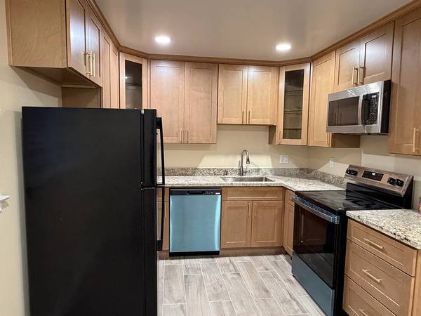 Listing photo 1 of 5