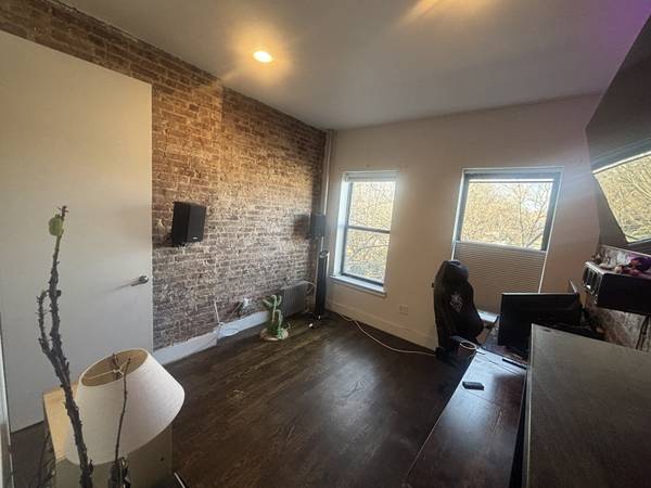 Listing photo 1 of 5