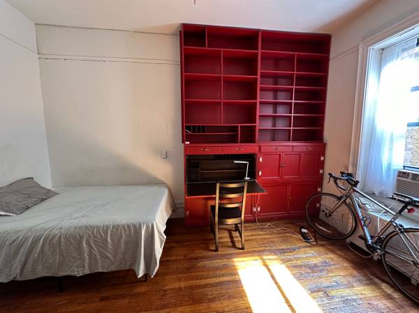 Listing photo 1 of 5